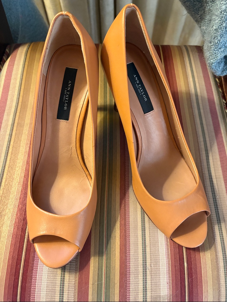 Ann Taylor Peach/Coral Peep-Toe Leather Pumps